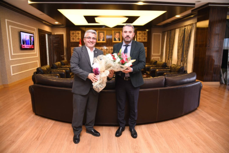 <p><span style="color: rgb(0, 0, 0); font-family: -apple-system, BlinkMacSystemFont, &quot;Segoe UI&quot;, Roboto, Helvetica, Arial, sans-serif; font-size: 18px;">Pursaklar Belediye Başkanı Ertuğrul Çetin'i yeniden seçilmesi sebebiyle tebrik ziyaretinde bulunduk.</span><br style="color: rgb(0, 0, 0); font-family: -apple-system, BlinkMacSystemFont, &quot;Segoe UI&quot;, Roboto, Helvetica, Arial, sans-serif;"><br style="color: rgb(0, 0, 0); font-family: -apple-system, BlinkMacSystemFont, &quot;Segoe UI&quot;, Roboto, Helvetica, Arial, sans-serif;"><span style="color: rgb(0, 0, 0); font-family: -apple-system, BlinkMacSystemFont, &quot;Segoe UI&quot;, Roboto, Helvetica, Arial, sans-serif; font-size: 18px;">Ziyarete Başkanımız Murat Karakaş, Başkan Vekilimiz Ayşegül Türksever Yaylacı, Yönetim Kurulu Üyelerimizden Ertekin Şan, Musa Tamkoç ve Hasan Kayabaşı katıldı.</span><br></p>