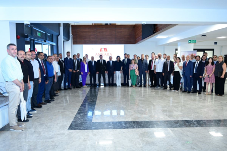 <p class="text-align-justify" style="margin-bottom: 1rem; text-align: justify; color: rgb(59, 59, 59); font-family: Poppins, Arial, Verdana, sans-serif; font-size: 16px;">Ankara Kalkınma Ajansı’nın 2025 yılı 1. Kalkınma Kurulu Toplantısı, Ankara Üniversitesi Rektörü ve Kalkınma Kurulu Başkanı Prof. Dr. Necdet Ünüvar başkanlığında, Ankara Üniversitesi Tandoğan Kampüsü’nde gerçekleştirildi. Toplantıya, kamu, özel sektör, üniversite ve sivil toplum temsilcilerinden oluşan Kalkınma Kurulu üyeleri yoğun katılım gösterdi.</p><p class="text-align-justify" style="margin-bottom: 1rem; text-align: justify; color: rgb(59, 59, 59); font-family: Poppins, Arial, Verdana, sans-serif; font-size: 16px;">Toplantının açılış konuşmasını yapan Prof. Dr. Necdet Ünüvar, Ankara’nın çok boyutlu kalkınma süreçlerine üniversitelerin aktif katılımının önemine değinerek, “Başkentimizin düşünce ve siyaset başkenti olma potansiyelini gerçekleştirebilmesi için akademik bilgi ve yerel deneyimin güçlü bir iş birliği içinde olması şarttır.” ifadelerini kullandı. Ünüvar, Ankara’da bulunan üniversitelerin sağlık, sosyal, ekonomik, bilim, kültür ve sanat alanlarında iş birliğini artırmasının, kentin çok yönlü kalkınmasına önemli katkılar sağlayacağını vurguladı. Ayrıca, akademi-kamu-özel sektör iş birliklerinin güçlendirilmesi ve bilginin kalkınma süreçlerine entegre edilmesi adına üniversitelerin aktif rol üstlenmesi gerektiği ifade etti.</p>
