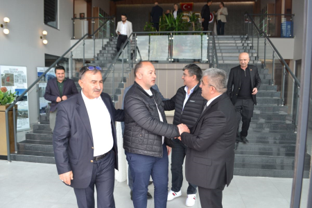 <p style="text-align: justify; "><span style="font-size: 18px;">Ramazan Bayramı sebebiyle derneğimizde bayramlaşma programı yapıldı.</span></p><p style="text-align: justify; "><span style="font-size: 18px;">Üyelerimizin yoğun katılımı ile gerçekleştirilen programda Başkan Murat Karakaş bayramlaşmaya gelen üyelerimize yapılan çalışmalar hakkında bilgi verdi. Akyurt Sanayi Bölgesinin hızla büyüdüğünü söyleyen Başkan Murat Karakaş, "AKSİAD'ın gücünü üyelerinden aldığını, belirterek bölgedeki sanayicilerin bir dernek çatısı altında toplanmaya ihtiyacı var, çünkü sıkıntılarımızı bir olursak sonuca ulaştırabiliriz. AKSİAD bu yüzden var." dedi.</span><span style="color: rgb(12, 16, 20); font-family: -apple-system, BlinkMacSystemFont, "Segoe UI", Roboto, Helvetica, Arial, sans-serif; font-size: 18px;"></span></p>