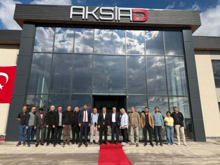 <p><span style="white-space: pre-wrap; font-size: 18px;">15 Mayıs Dünya Mobilyacılar gününde bölgemizde faaliyet gösteren Mobilya firmaları ile mobilya sektörünün sorunları ve çözüm önerileri toplantısı derneğimizde yapıldı. </span><br><br><span style="white-space: pre-wrap; font-size: 18px;">Toplantıya ASO Mobilya Sektörü Komite Başkan ve aynı zamanda AKSİAD Başkanımız olan Sayın Murat Karakaş ve ATO Mobilya Sektörü Komite Başkanı Sayın Murat Kopan'ın Başkanlık yaptılar. </span><br><br><span style="white-space: pre-wrap; font-size: 18px;">Toplantıda;  </span></p><p><span style="white-space: pre-wrap; font-size: 18px;">1. Mobilya sektörünü tanıtmak ve yeni nesile anlatmak için reklam ve tanıtım filmi çekilmesi için ASO ve ATO'ya teklif götürülmesine, </span><br><span style="white-space: pre-wrap; font-size: 18px;">2. Bölgemizde personelleri sık sık iş değiştirmesinin önüne geçilmesi için firmalarımızın iyi niyet protokolü imzalamasına,</span><br><span style="white-space: pre-wrap; font-size: 18px;">3. Meslek Liseleri ve Mesem'lerde mobilya ve mobilya sektörüne bağlı bölümleri tercih eden öğrencilere burs verilerek ödüllendirilmelerine karar verildi. </span><br><br><span style="white-space: pre-wrap; font-size: 18px;">Ayrıntılı açıklama derneğimiz tarafından daha sonra yapılacaktır. </span><br><br><span style="white-space: pre-wrap; font-size: 18px;">Bu vesileyle üyelerimizin 15 Mayıs Dünya Mobilyacılar gününü kutluyoruz.</span></p>